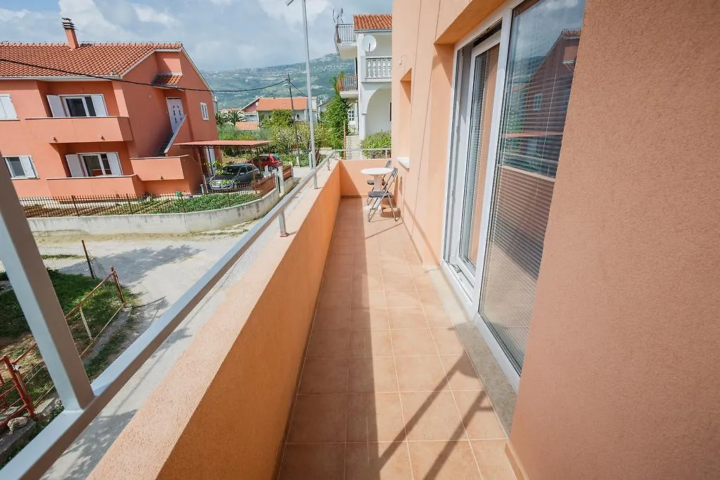 Apartment Anna Kastela 0*,  Croatia